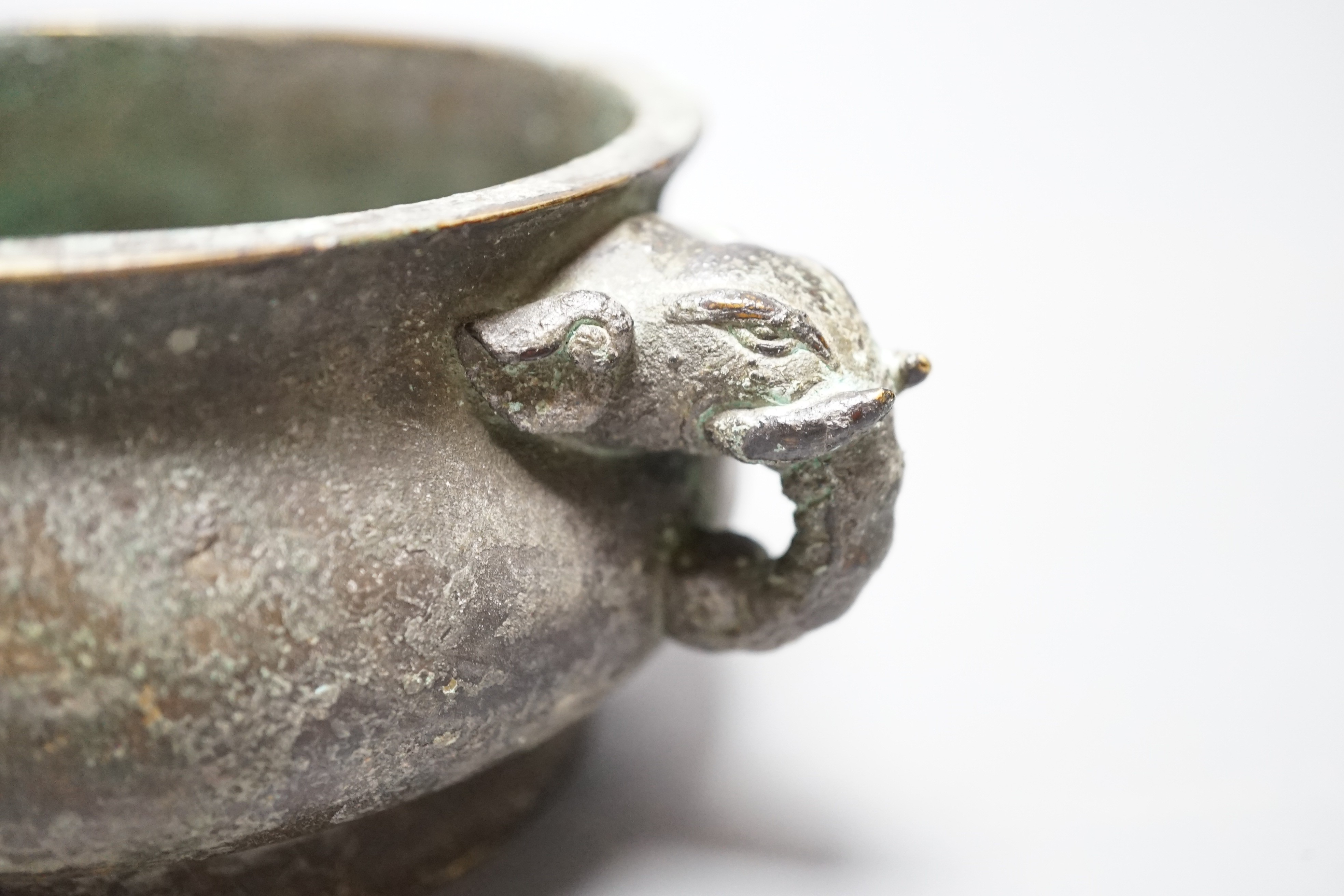 A Chinese bronze censer, 17cm